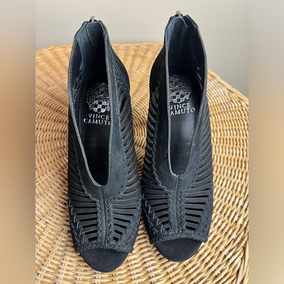 Vince Camuto Acha Cut Out Peep Toe Bootie Black Size 5 1/2 - Picture 10 of 15